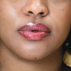 Rouge à lèvres bio transparent Cassis photo officielle de la marque Boho Green Make-Up